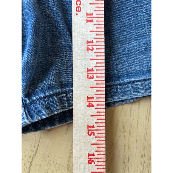 Y2K Levis Woman's Shorts Size 4 Med Wash Mid Rise Stretch Moms Thrashed Distress - Picture 6 of 8